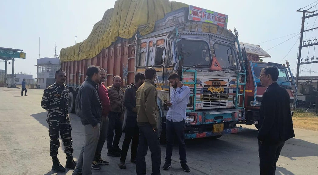 In a vehicle inspection campaign in Bokaro, the DTO led the operation.